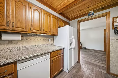 Kitchen - 10129 E River Rd, Elyria, OH 44035 photo 3 of 4