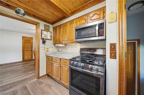 Kitchen - 10129 E River Rd, Elyria, OH 44035 photo 4 of 4