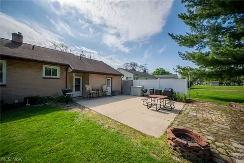 Exterior - 10129 E River Rd, Elyria, OH 44035 photo 4 of 5