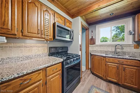 Kitchen - 10129 E River Rd, Elyria, OH 44035 photo 2 of 4