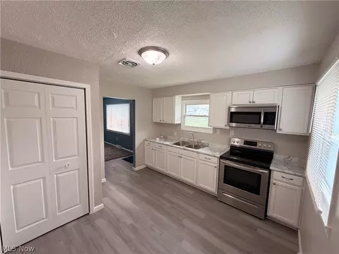 2014 Pole Ave, Lorain, OH 44052 photo 3