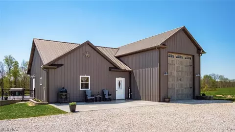 2967 Opera Rd, Mount Perry, OH 43760
