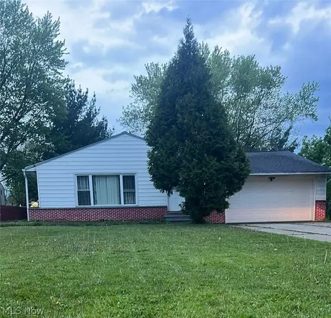 5820 Wilson Mills Rd, Highland Heights, OH 44143