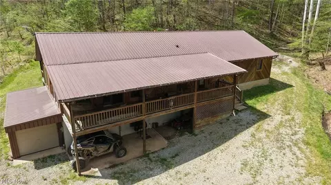 123 Fox Trot Rd, Looneyville, WV 25259
