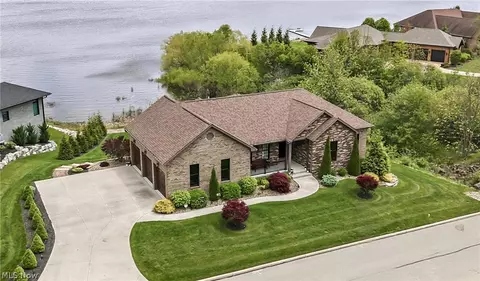 147 Heron Bay Dr, Poland, OH 44514