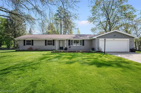 7819 Glenn Allen Dr, Sagamore Hills, OH 44067