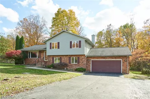 8585 Carmichael Dr, Chesterland, OH 44026