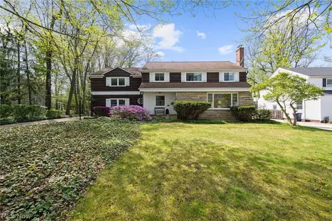 1132 Brainard Rd, Lyndhurst, OH 44124