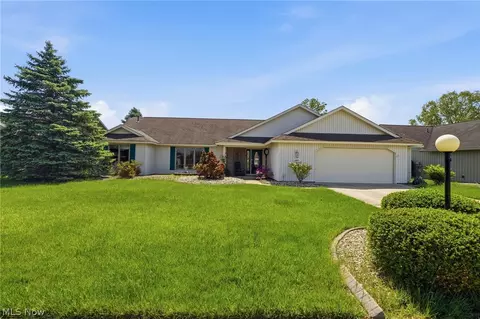 33037 Pebblebrook Dr, North Ridgeville, OH 44039