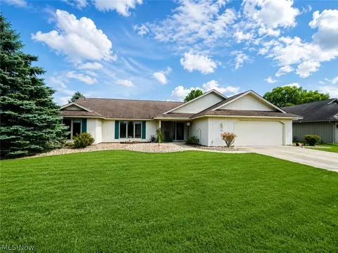 33037 Pebblebrook Dr, North Ridgeville, OH 44039