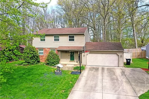 1323 Cedarwood Dr, Mineral Ridge, OH 44440