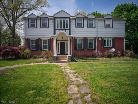 497 Moravian Trl, Uhrichsville, OH 44683