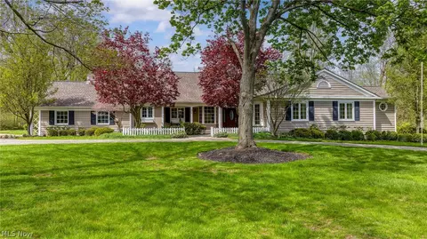 32245 Burlwood Dr, Solon, OH 44139 photo 2