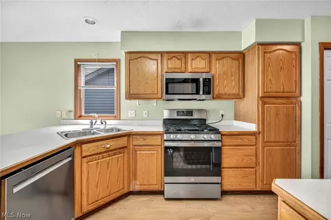 Kitchen - 134 Stonehedge Dr, Elyria, OH 44035 photo 5 of 5