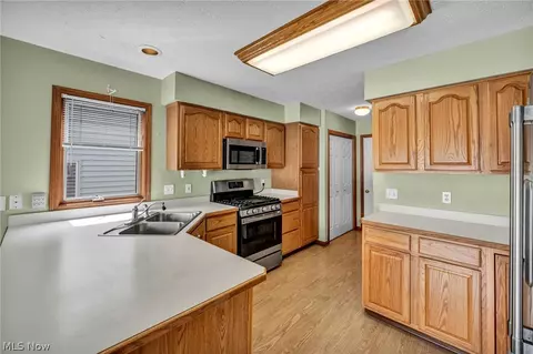 Kitchen - 134 Stonehedge Dr, Elyria, OH 44035 photo 1 of 5