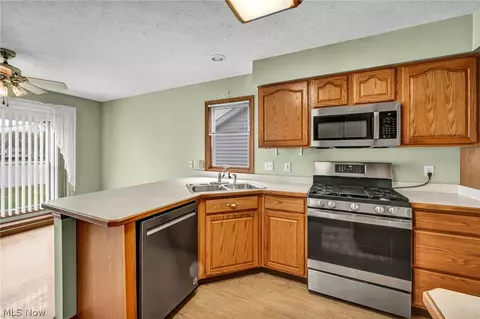 Kitchen - 134 Stonehedge Dr, Elyria, OH 44035 photo 3 of 5