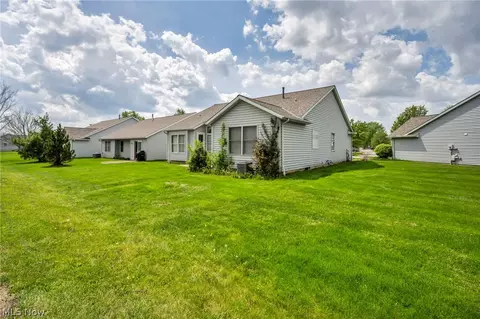 Exterior - 134 Stonehedge Dr, Elyria, OH 44035 photo 6 of 7