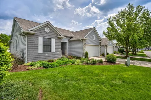 Exterior - 134 Stonehedge Dr, Elyria, OH 44035 photo 4 of 7