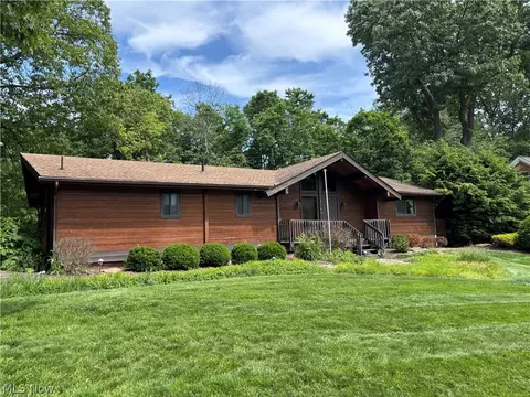 2180 Kimberley Dr NW, Dover, OH 44622