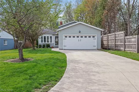 5820 Parkview Ln, Fairview Park, OH 44126