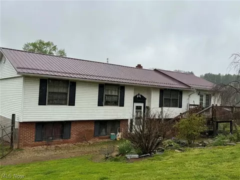 4256 Arbor Rd NE, Mechanicstown, OH 44651