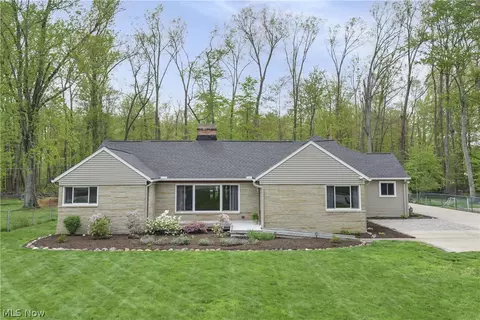 3596 Canterbury Rd, Westlake, OH 44145