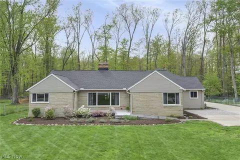 3596 Canterbury Rd, Westlake, OH 44145