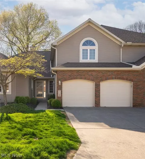 119 Ambleside Way, Amherst, OH 44001