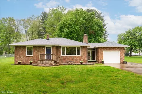 1213 Pleasantview Ave SE, North Canton, OH 44720