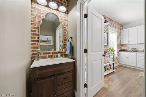 Entry Way - 1411 Bridge St, Ashtabula, OH 44004 photo 3 of 6