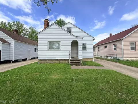33 Henry St, Bedford, OH 44146