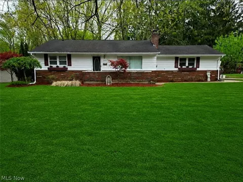 1702 Bears Den Rd, Youngstown, OH 44511