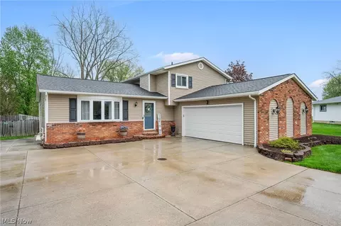 12052 Wood Oval, North Royalton, OH 44133