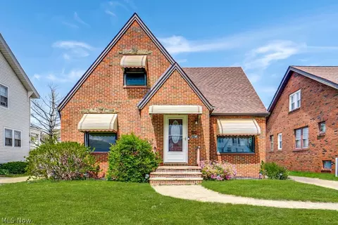 6710 Ackley Rd, Parma, OH 44129