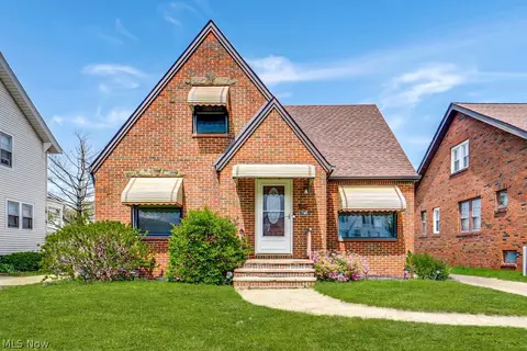 6710 Ackley Rd, Parma, OH 44129