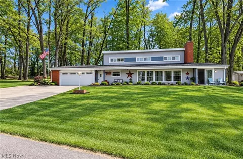 3220 Nob Hill Rd, Zanesville, OH 43701