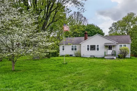 1389 Eastview Dr, Salem, OH 44460