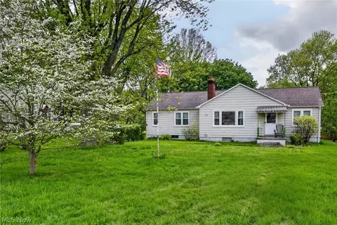 1389 Eastview Dr, Salem, OH 44460
