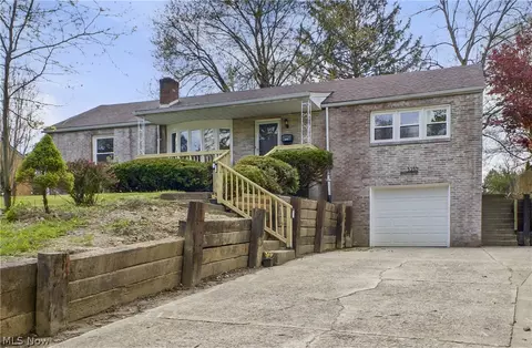 3232 Bears Den Rd, Youngstown, OH 44511