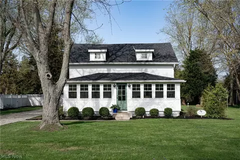 321 Harbor Ln, Kelleys Island, OH 43438