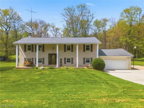 6195 Breezehill Rd SW, East Sparta, OH 44626