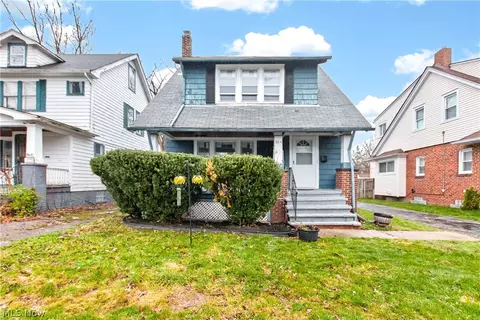 884 Nela View Rd, Cleveland Heights, OH 44112