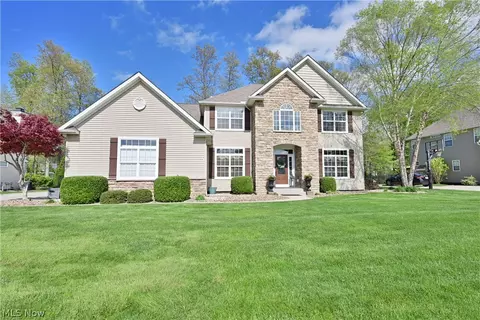 457 Cedarwood Rd, Avon Lake, OH 44012