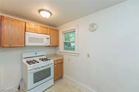 983 Dan St, Akron, OH 44310 photo 17