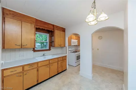 983 Dan St, Akron, OH 44310 photo 15