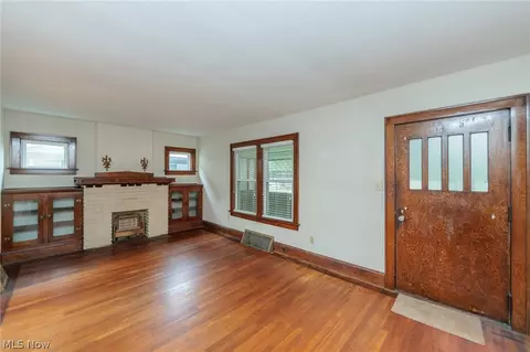 983 Dan St, Akron, OH 44310 photo 8