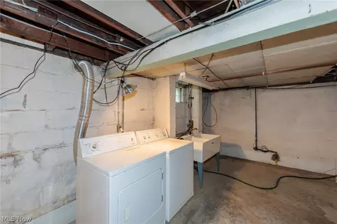 983 Dan St, Akron, OH 44310 photo 39