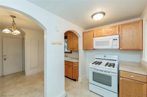 983 Dan St, Akron, OH 44310 photo 16