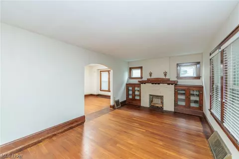 983 Dan St, Akron, OH 44310 photo 6
