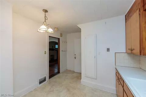 983 Dan St, Akron, OH 44310 photo 22